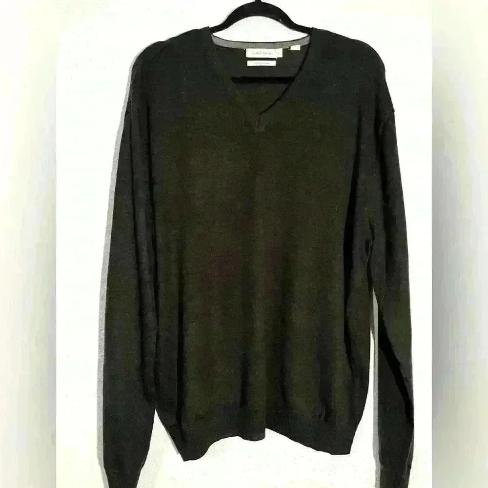 Calvin Klein Size Large Extra Fine 100% Merino Wool V-Neck Sweater Lightweight